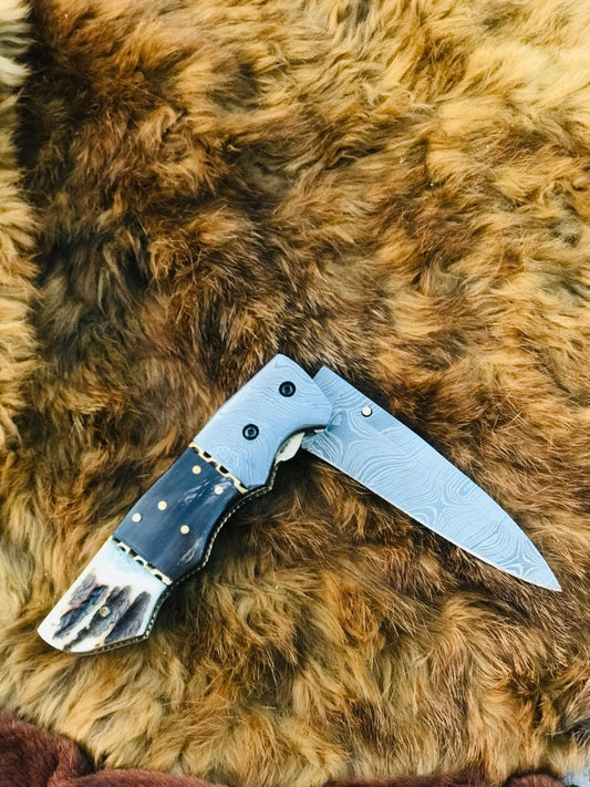 Luxury Hand Forged Damascus Pocket Knife / Stagcrest Folding