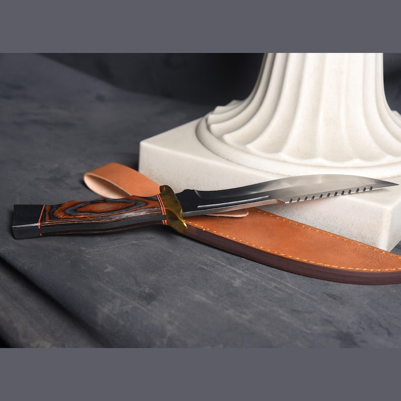 440 Stainless Steel Hunting Knife: Fixed Blade, Wood Handle & Leather Sheath