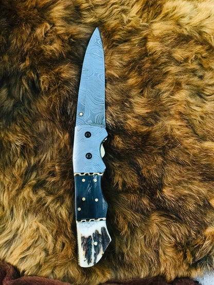 Luxury Hand Forged Damascus Pocket Knife / Stagcrest Folding