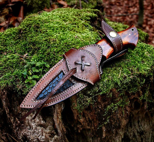 Bobcat Hunting Knife | Handmade Damascus Steel Blade | Twist Pattern