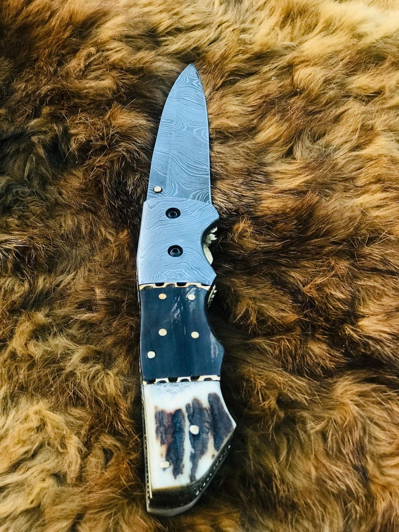 Luxury Hand Forged Damascus Pocket Knife / Stagcrest Folding