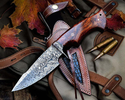 Bobcat Hunting Knife | Handmade Damascus Steel Blade | Twist Pattern