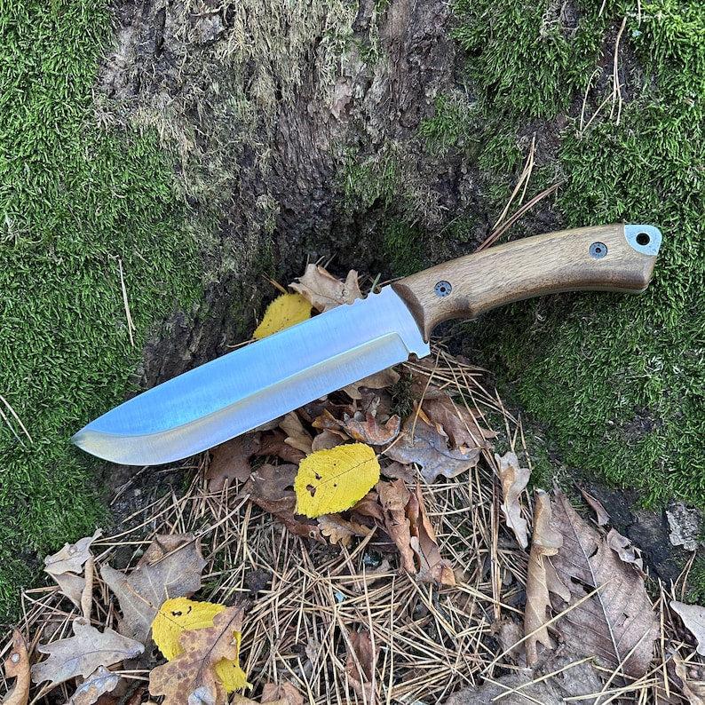 Walnut Handle Camping Knife: High Carbon Steel