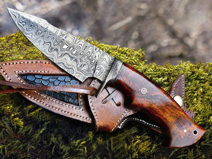 Bobcat Hunting Knife | Handmade Damascus Steel Blade | Twist Pattern