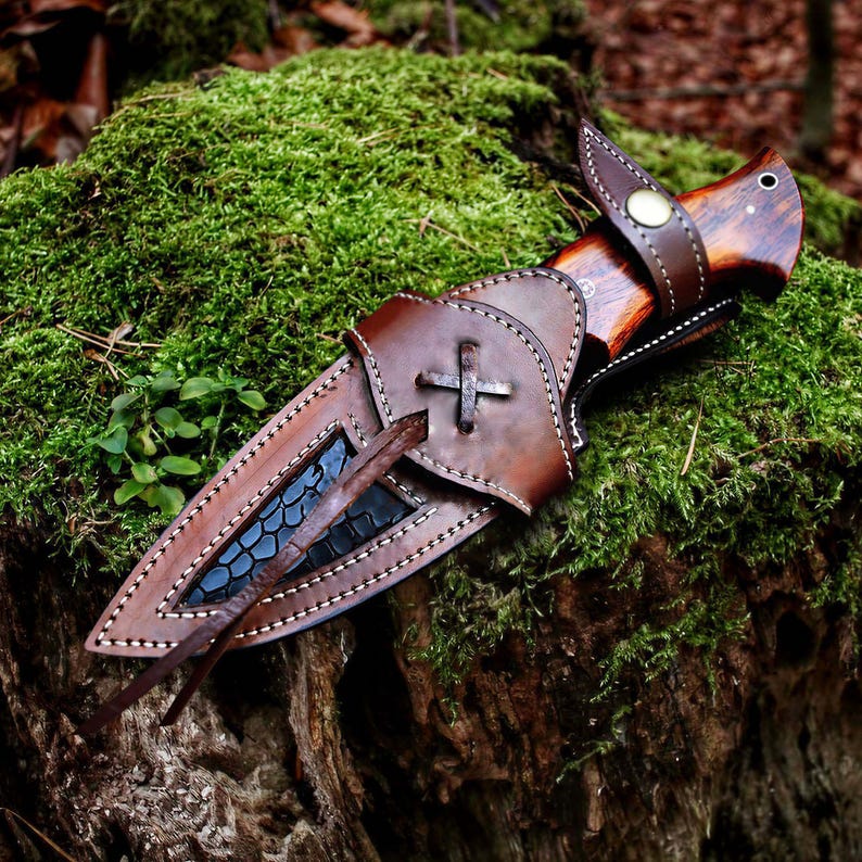 Handmade Damascus Bobcat Hunting dagger knife, Custom Bushcraft knife