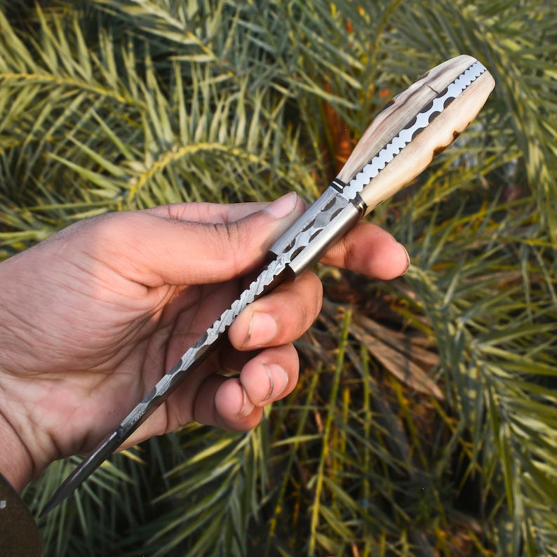 Handmade Damascus Ram Horn knife