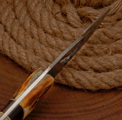 Handmade damascus steel gut hook hunting skinner knife