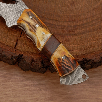 Handmade damascus steel gut hook hunting skinner knife