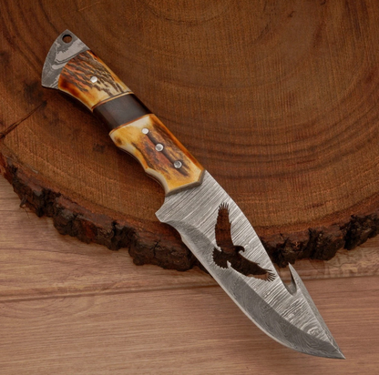 Handmade damascus steel gut hook hunting skinner knife